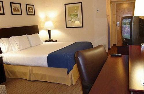 Downtown Little Rock Hotel | Holiday Inn Express Little Rock-Airport by IHG