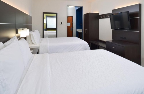 Madera Hotel | Holiday Inn Express Madera by IHG