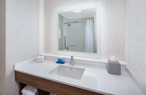 Ontario Hotel | Holiday Inn Express Ontario by IHG