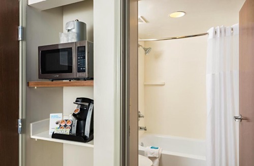 Peoria Hotel | Holiday Inn Express Peoria North - Glendale by IHG