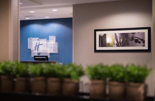 Greenacres Hotel | Holiday Inn Express & Suites Bakersfield Airport by IHG