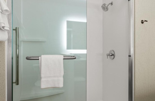 Fairfield Hotel | Holiday Inn Express & Suites - Suisun City by IHG