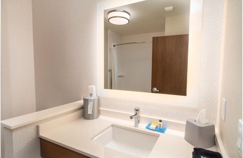 Las Vegas Hotel | Holiday Inn Express & Suites - Las Vegas - E Tropicana by IHG