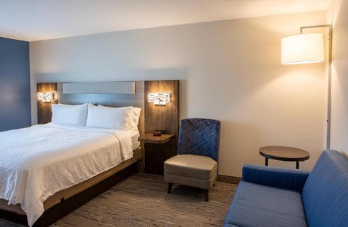 Sioux City Hotel | Holiday Inn Express & Suites Sioux City-South by IHG