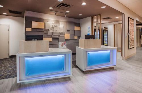 Watertown Hotel | Holiday Inn Express & Suites - Watertown by IHG