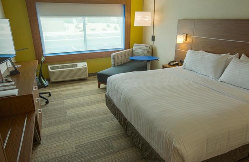 Boise Hotel | Holiday Inn Express & Suites Boise Airport by IHG