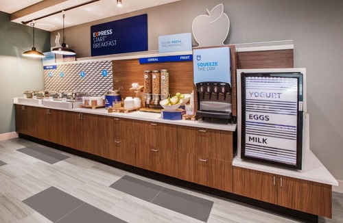 Eagan Hotel | Holiday Inn Express & Suites Eagan - Minneapolis Area by IHG