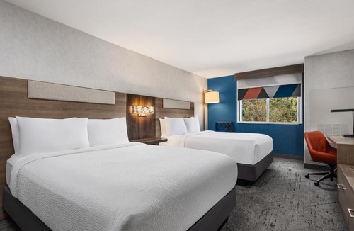 Raisin Hotel | Holiday Inn Express & Suites Fresno River Park Hwy 41 by IHG