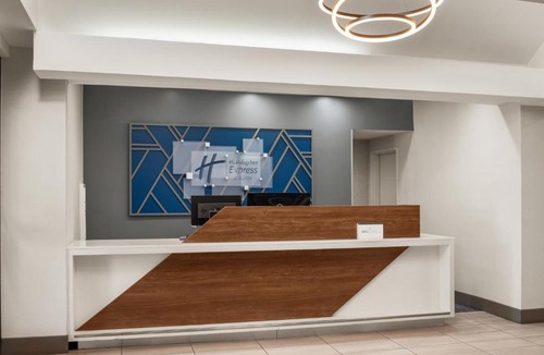 Raisin Hotel | Holiday Inn Express & Suites Fresno River Park Hwy 41 by IHG