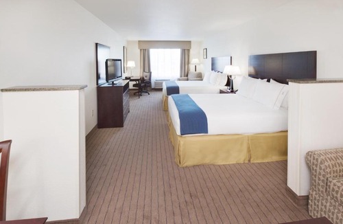Chalco Hotel | Holiday Inn Express & Suites - Omaha I - 80 by IHG