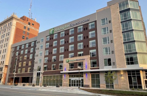 Downtown Lincoln Hotel | Holiday Inn Express & Suites - Lincoln Downtown by IHG