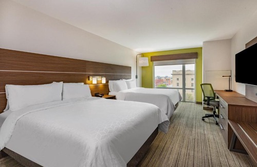 Downtown Lincoln Hotel | Holiday Inn Express & Suites - Lincoln Downtown by IHG