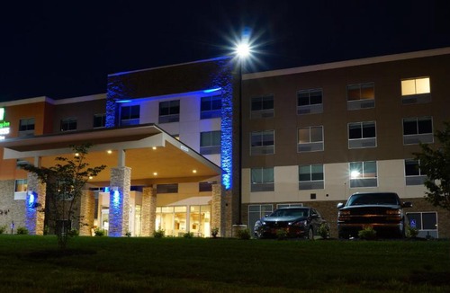 Millard Hotel | Holiday Inn Express & Suites Omaha - Millard Area by IHG