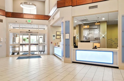 Thornton Hotel | Holiday Inn Express & Suites Denver North - Thornton by IHG