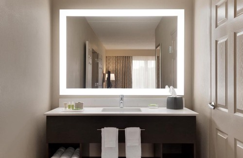 Council Bluffs Hotel | Holiday Inn Hotel & Suites Council Bluffs by IHG