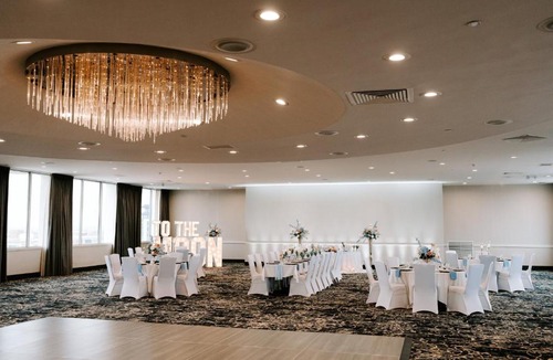 Downtown Hotel | Holiday Inn Sioux Falls-City Center by IHG