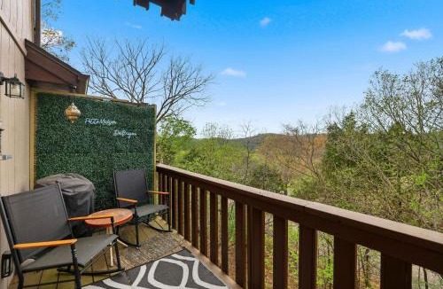 Eureka Springs House | Holiday Island Escape w/Panoramic Lake Views