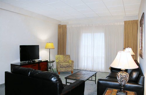 Greater South Side Hotel | Holiday Inn Des Moines-Airport Conference Center, an IHG Hotel