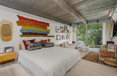 Nichols Canyon House | Hollywood Hills 1BR Guest Quarters Pool Views C&C