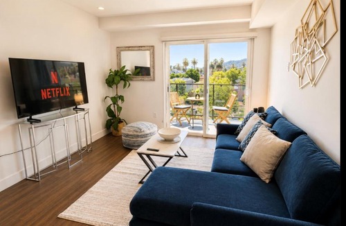 West Hollywood Apartment | Hollywood-Sunset Place 2BR 2bath City Views & Free Parking!