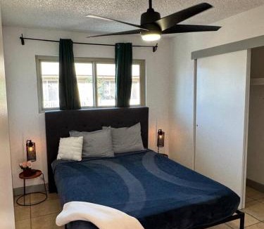 North Mountain Apartment | HolyMolyMostaccioli KingQueenBeds CentralPhoenix