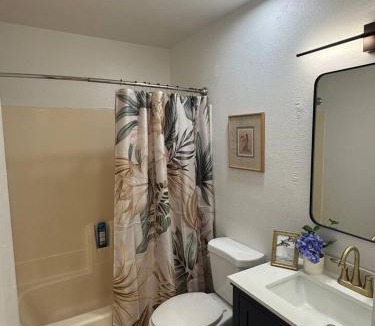 North Mountain Apartment | HolyMolyMostaccioli KingQueenBeds CentralPhoenix