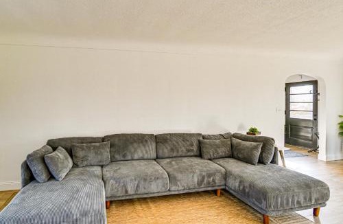 Des Moines House | Home w/Spacious Yard, 3 Mi to Dtwn Des Moines!