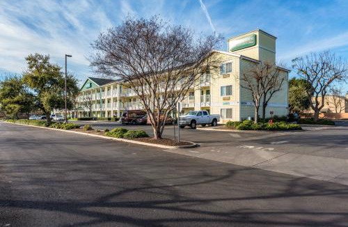 Fresno Hotel | HomeTowne Studios by Red Roof Fresno - West