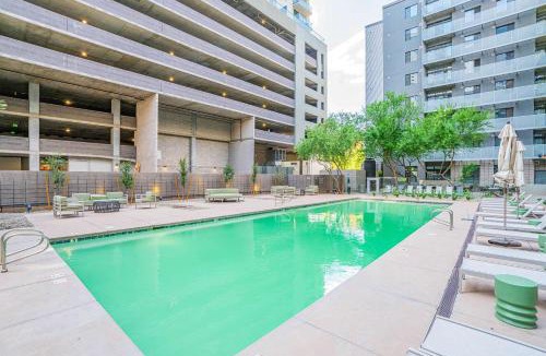 Evans Churchill Apartment | Homey 1BD - Central Downtown - Gym, Pool, Parking