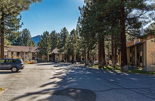 Mammoth Lakes House | Horizons Condo with Communal Clubhouse