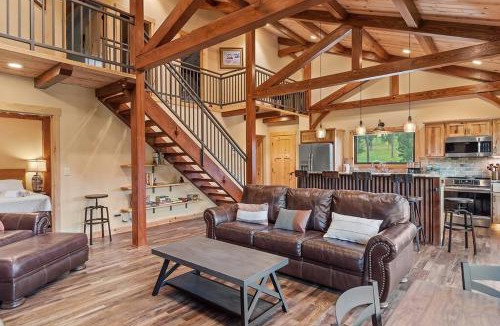 Custer House | Hot Shot Hideaway