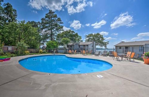 Lake Hamilton House | Hot Springs Condo on Lake Hamilton w/Balcony!