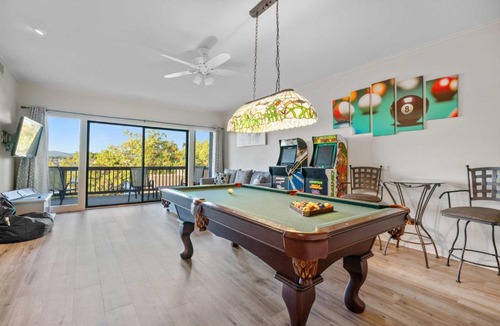 Lake Hamilton House | Hot Springs Vacation Rental w/Game Room!