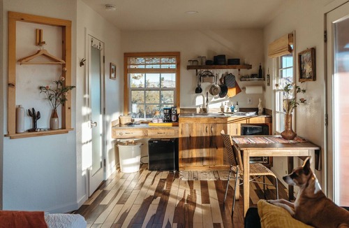 Joshua Tree Highlands Cabin | Hot Tub, Fire Pit & BBQ | 4 mins -> JT Park & Town