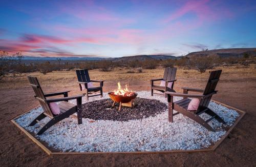 Yucca Valley House | Hot Tub Fire Pit Cowboy Pool Desert Escape