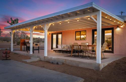 Yucca Valley House | Hot Tub Fire Pit Cowboy Pool Desert Escape