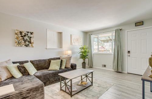 Dupont House | Hot Tub, Fire Pit! Group-Ready Stay Near Denver