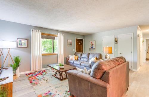 Eureka Springs House | Hot Tub & Fire Pit: Holiday Island Getaway!
