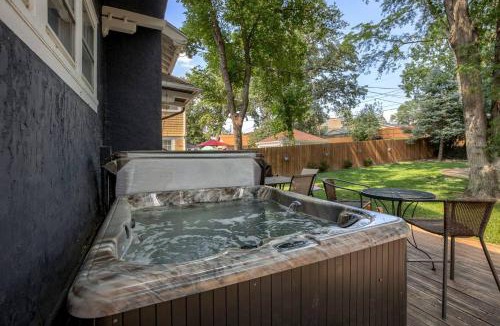 Downtown Omaha House | Hot Tub Midtown Omaha Fire Pit Close to Zoo