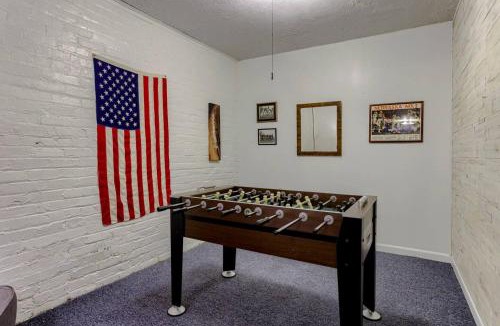 Downtown Omaha House | Hot Tub Midtown Omaha Fire Pit Close to Zoo