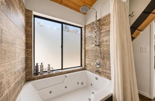 Kernville House | Hot Tub, Mountain Views, EV Charger, Private Beach