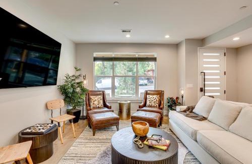 Golden House | Hot Tub & Mtn-View Rooftop Deck: Golden Home