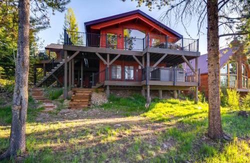 Grand Lake House | Hot Tub & Mtn Views: Waterfront Grand Lake Cabin!