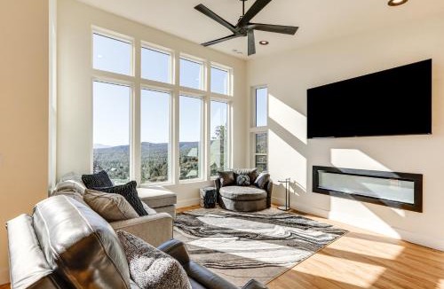 Pine House | Hot Tub & Panoramic Mtn Views: Pine Retreat!