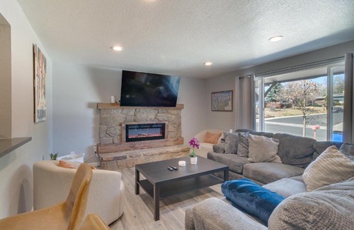 Lamar Heights Area House | Hot Tub, Pool Table, BBQ Patio, Yard Games