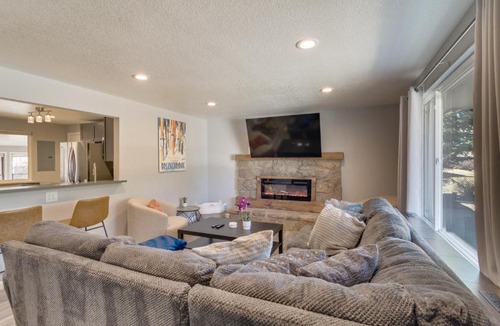Lamar Heights Area House | Hot Tub, Pool Table, BBQ Patio, Yard Games