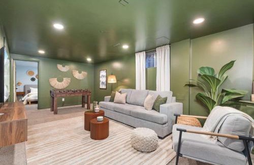 Westminster House | Hot Tub Sauna & Game Room Mountain-View Home
