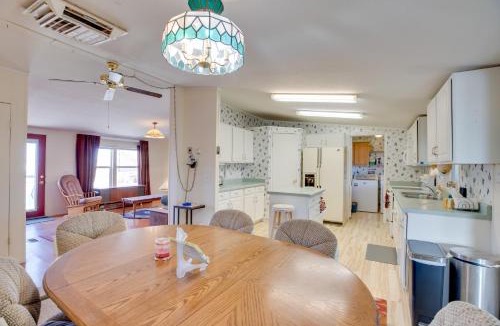 Montrose House | Hot Tub & Screened Porch: Getaway in Montrose!