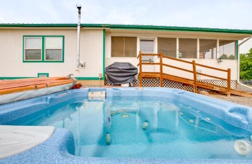 Montrose House | Hot Tub & Screened Porch: Getaway in Montrose!
