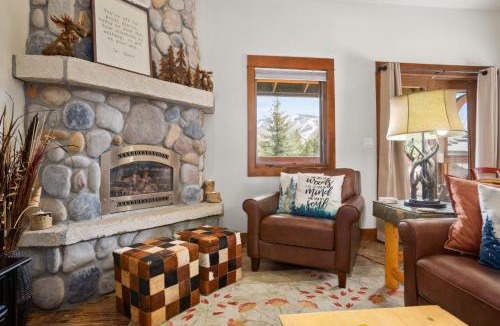 Steamboat Springs House | Hot Tubs, Washer & Dryer, Free Bus, Perfect for 3 Couples